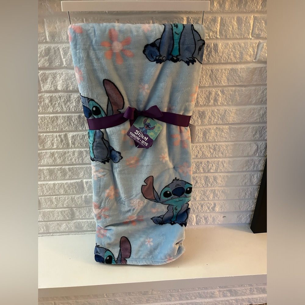 Stitch spring throw